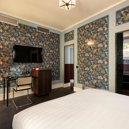 Otel Tb Place 4*