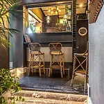Tb Place מלון